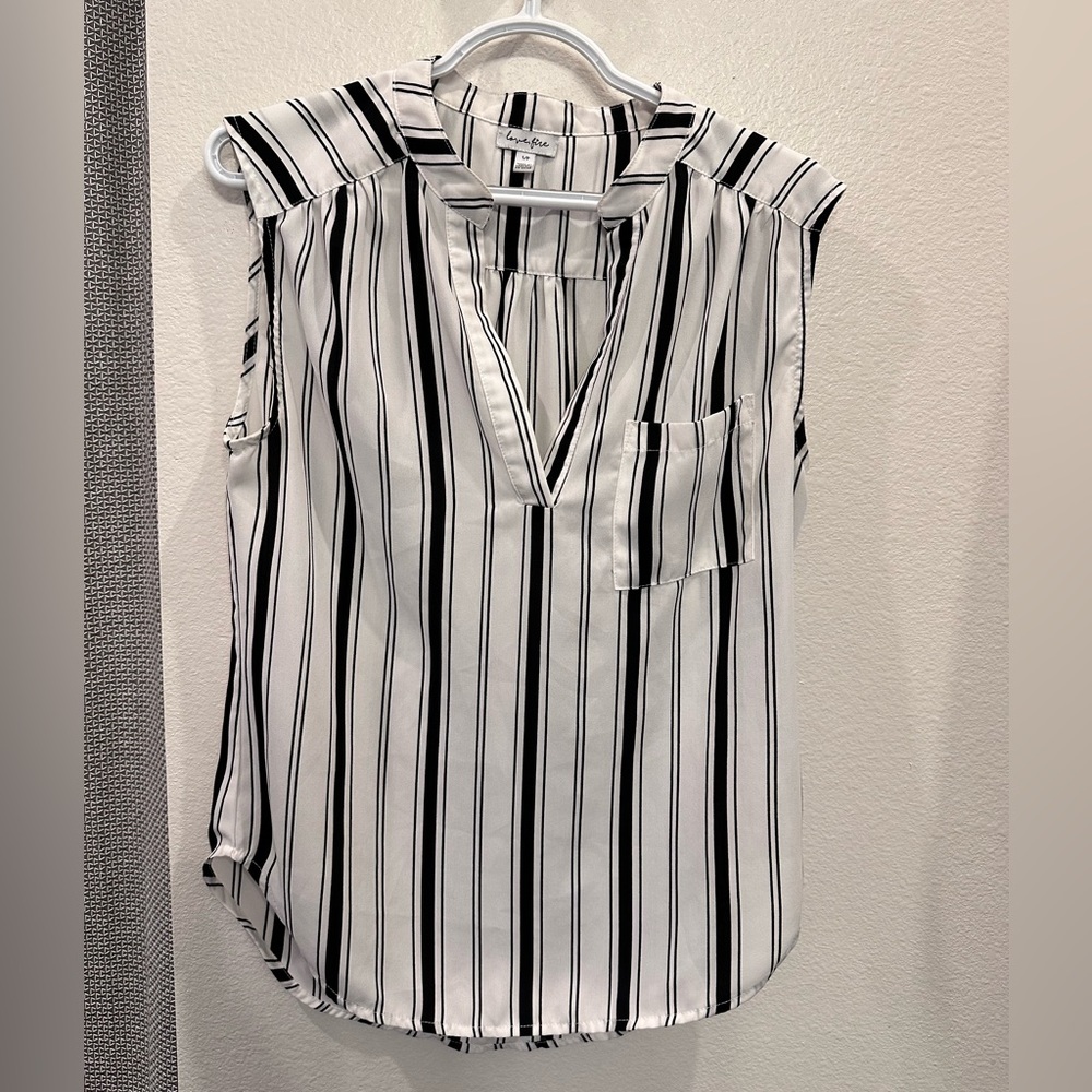 Black and white sleeveless blouse